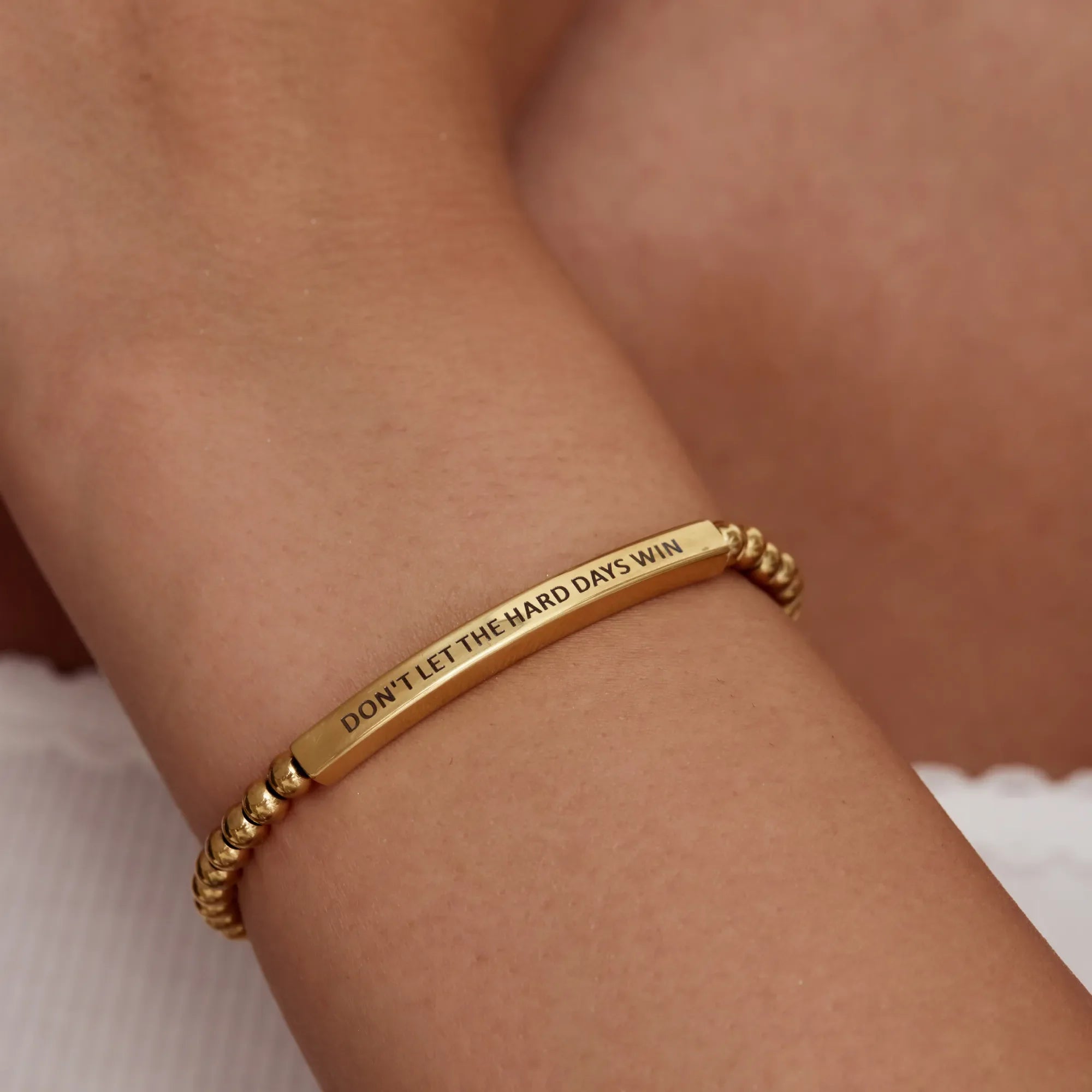 Bracelet "Ne laisse pas les jours difficiles l'emporter"
