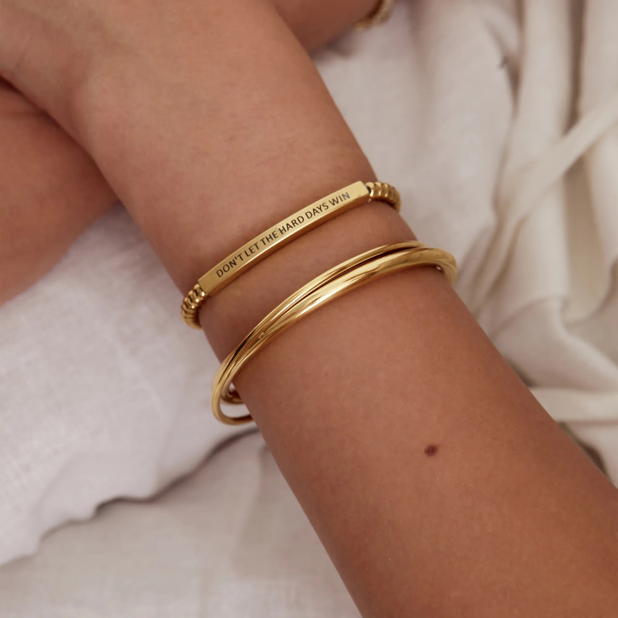 Bracelet "Ne laisse pas les jours difficiles l'emporter"