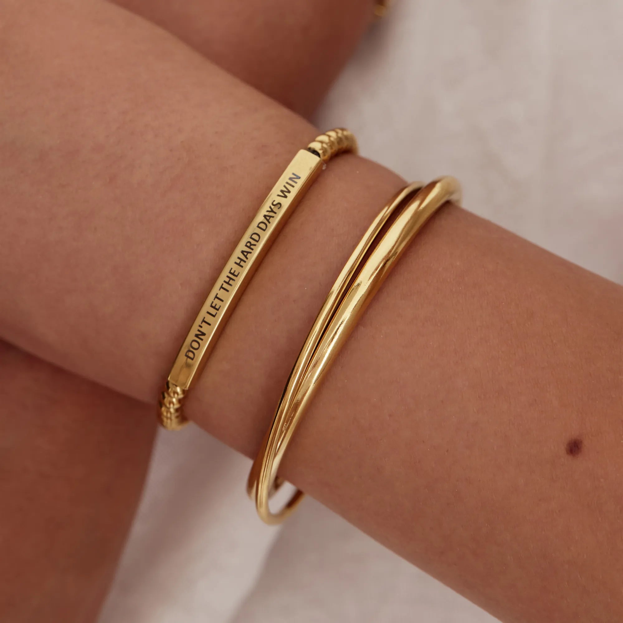Bracelet "Ne laisse pas les jours difficiles l'emporter"
